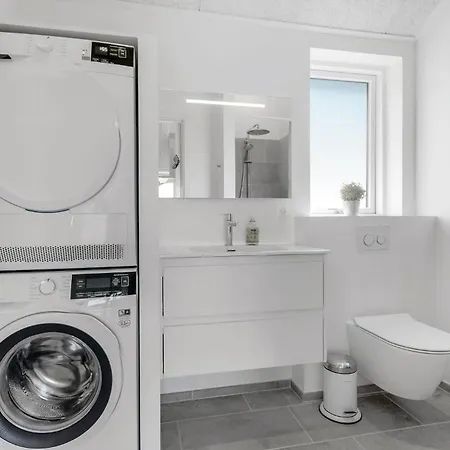 Дом отдыха 4 Bedroom In