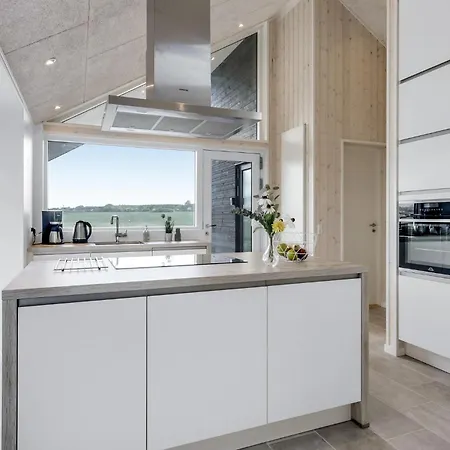 Дом отдыха 4 Bedroom In