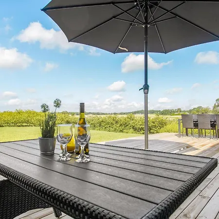 Дом отдыха 4 Bedroom In