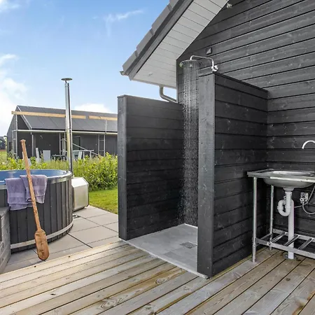 4 Bedroom In