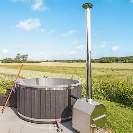 Дом отдыха 4 Bedroom In *